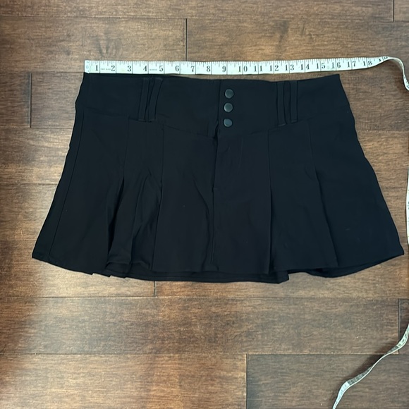 Black mini skirt - Picture 2 of 4